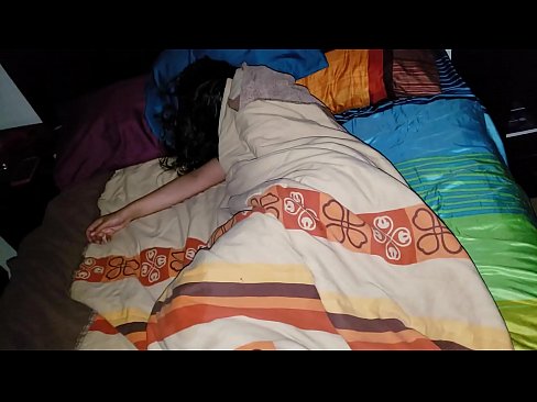 ❤️ Stepson berating a sua jovem madrasta enquanto ela dorme. ️ Porno de qualidade em nós ❤